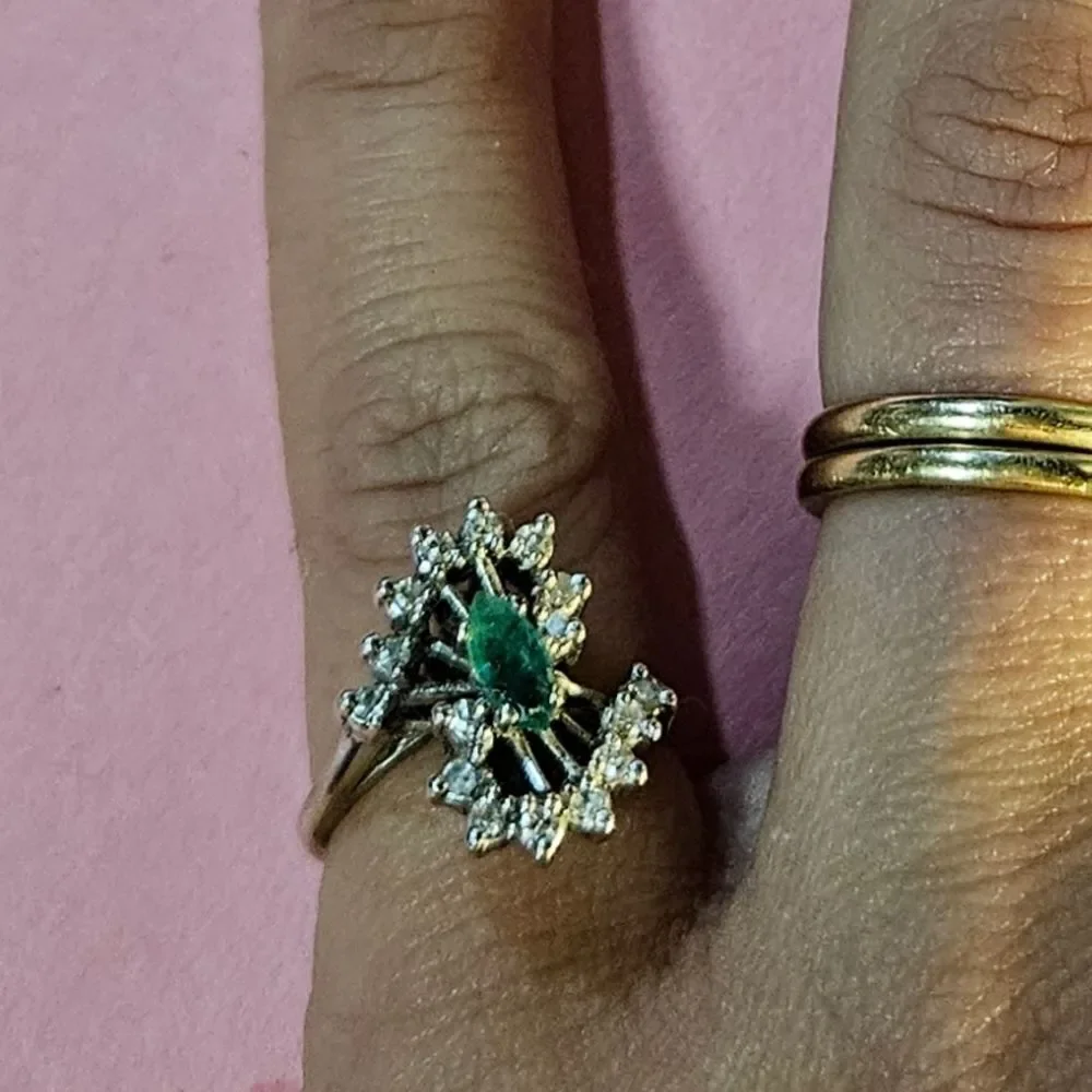 14k White Gold Ring with Emerald and Diamonds